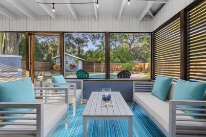 ENTIRE Home, POOL, LANAI/PORCH, Private BAR, MINUTES to Beach, FULLY STOCKED!!