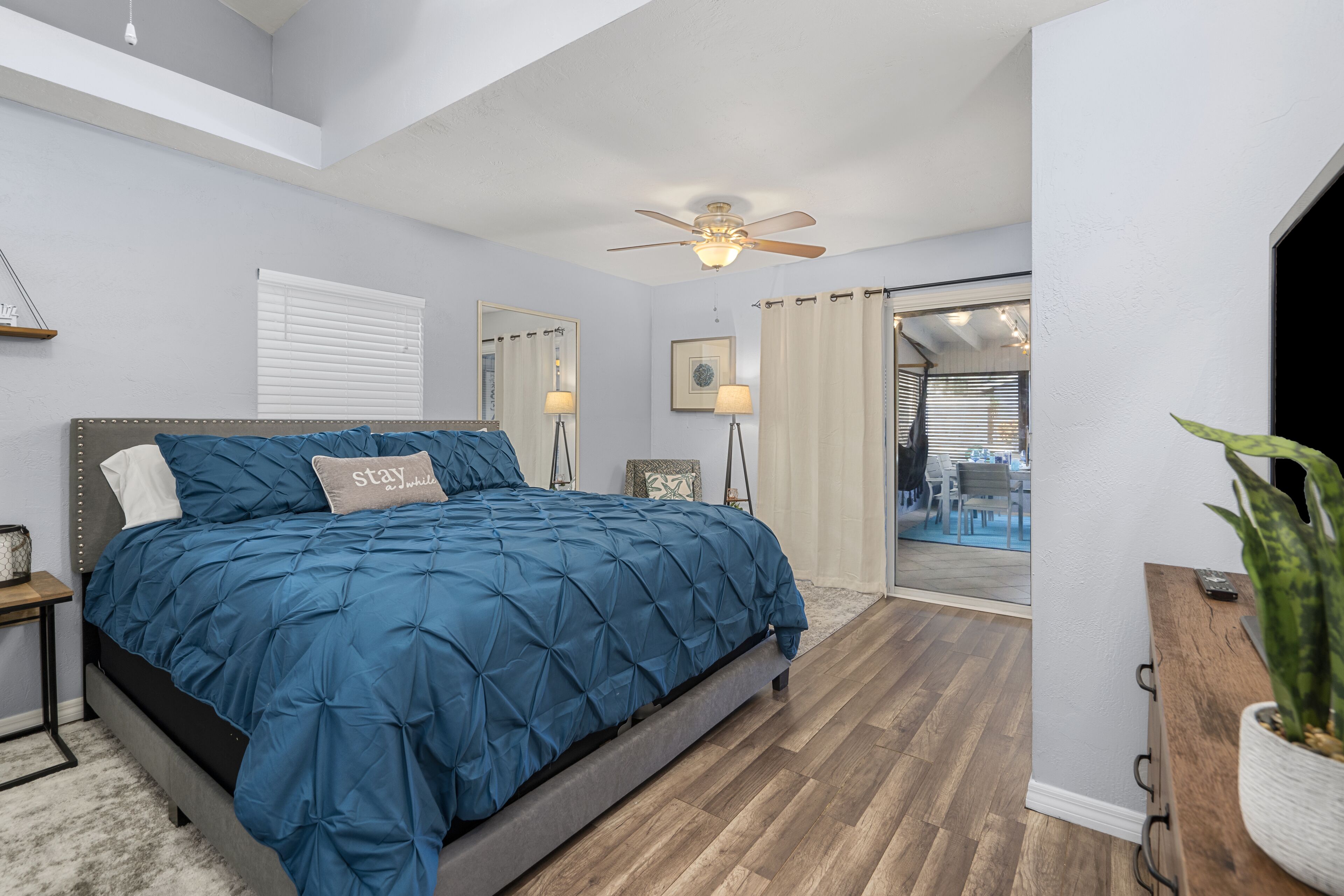 ENTIRE Home, POOL, LANAI/PORCH, Private BAR, MINUTES to Beach, FULLY STOCKED!!