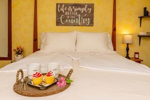 2 bedrooms, iron/ironing board, free WiFi, bed sheets - Access to Pools and Owners' Club, Steps to Resort, Hot Air Balloon Launch, Spa! (Galena)