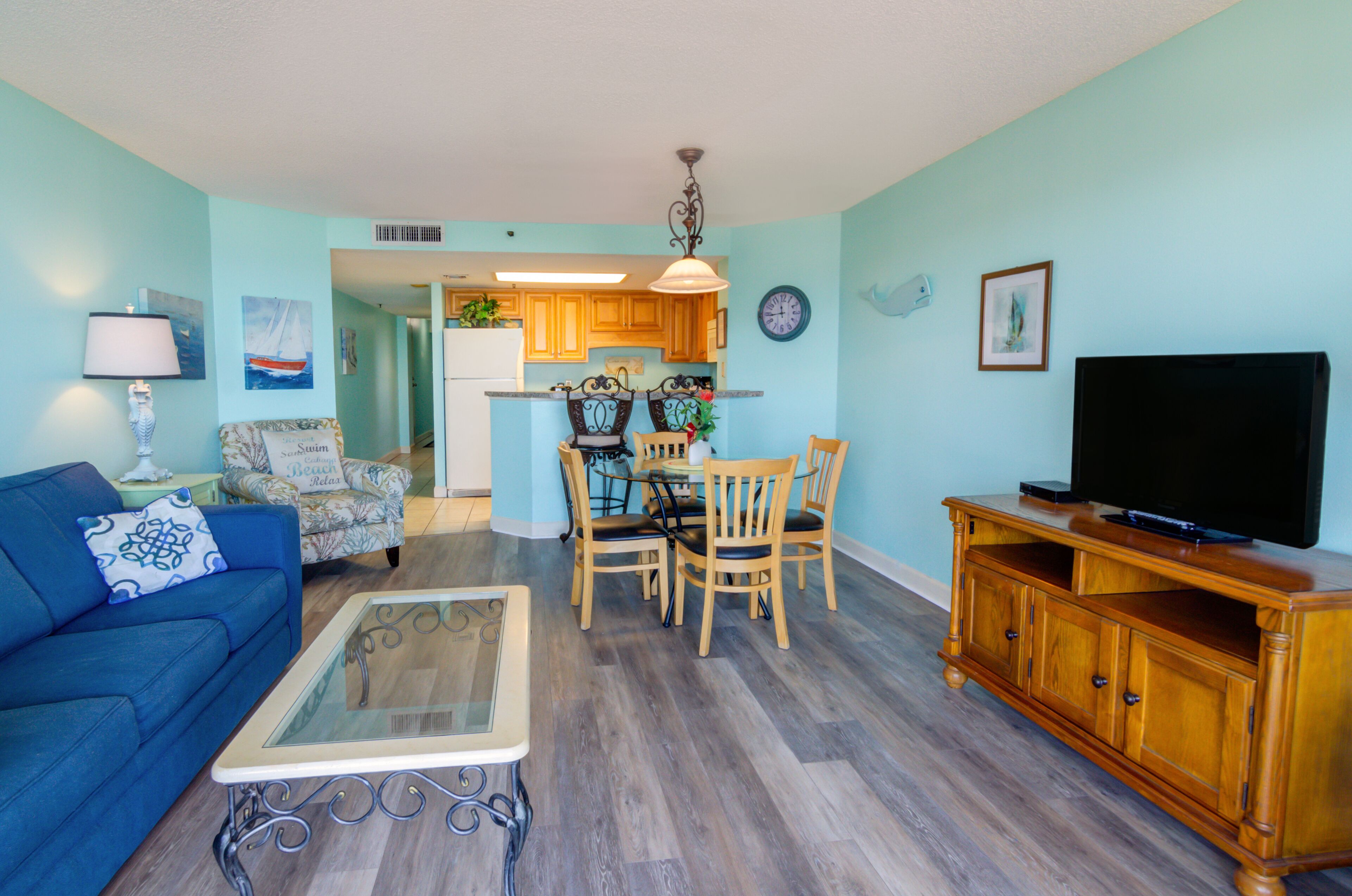 Stunning Ocean View King Suite w/ Balcony + Official On-Site Rental Privileges
