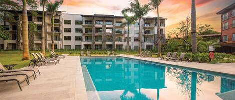 2 piscine all'aperto, cabanas (a pagamento), lettini