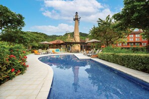 2 Außenpools, Cabañas (gegen Gebühr), Liegestühle