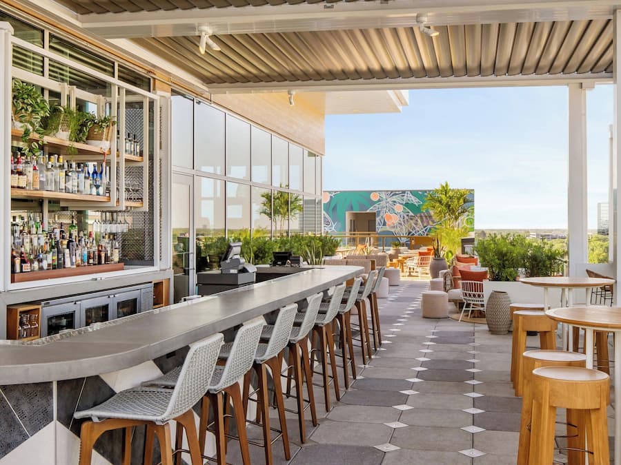 2 bars/lounges, poolside bar