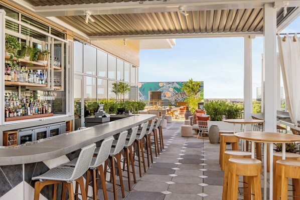 2 bares o lounges, bar junto a la alberca