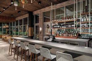 2 bares o lounges, bar junto a la alberca