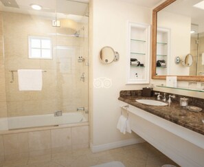 Bathtub, hair dryer, towels, soap - Four Seasons Aviara Residence Club including Thanksgiving (Carlsbad)