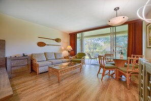 Smart-TV, Tischtennisplatte, Arbeitsbereiche