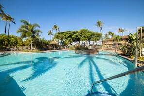 Piscine couverte, piscine extérieure