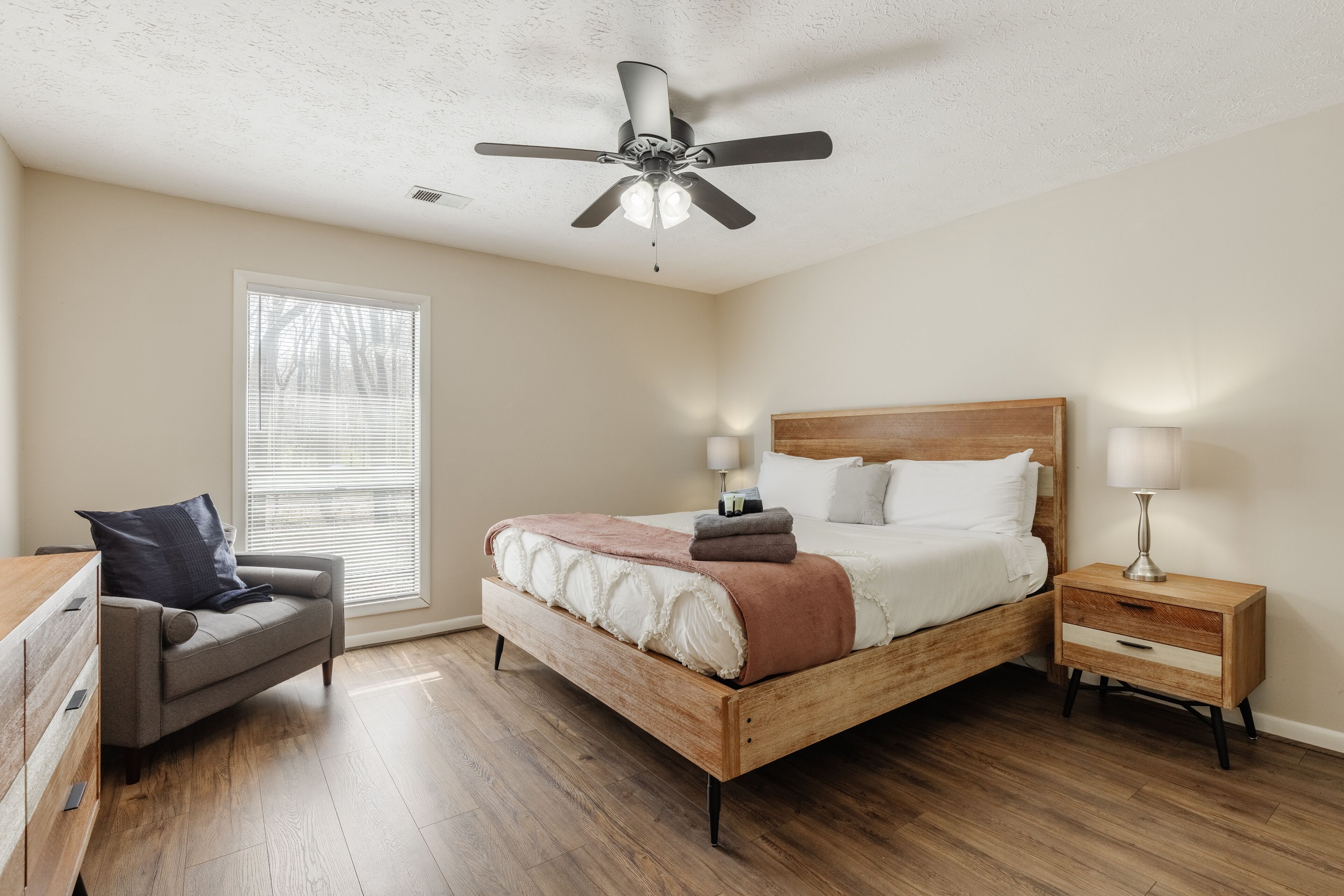 3 bedrooms, desk, iron/ironing board, WiFi