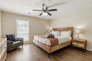 3 Schlafzimmer, Schreibtisch, Bügeleisen/Bügelbrett, WLAN