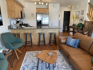 Smart TV, fireplace - Newly updated 2 bedroom/bath condo close to 3 ski areas (Eden)