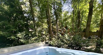 Luxury Guesthouse in private wooded setting in Grand Beach New Buffalo