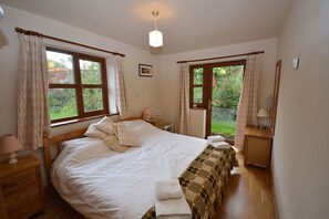 3 bedrooms, iron/ironing board, Internet, bed sheets