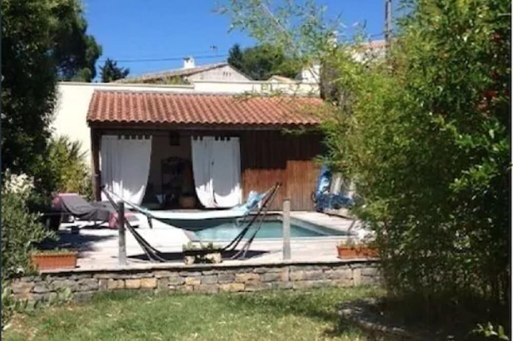 House in a small building with private pool
