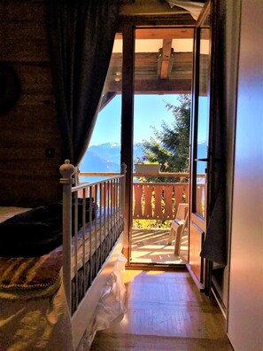 2 bedrooms, iron/ironing board, travel cot, free WiFi