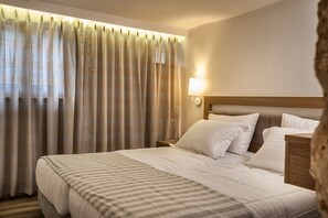 4 bedrooms, in-room safe, iron/ironing board, free WiFi