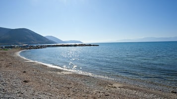 Beach nearby, sun-loungers, beach towels