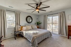 6 bedrooms, internet, bed sheets, wheelchair access