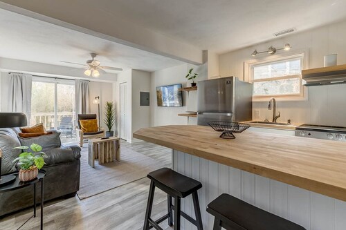 The Palm House | 880 ft from the Beach | Private Pool, Dog Friendly