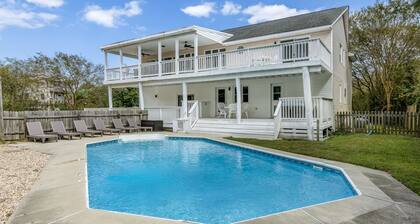 The Palm House | 880 ft from the Beach | Private Pool, Dog Friendly