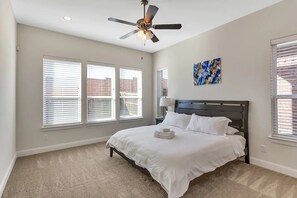 5 slaapkamers, een strijkplank/strijkijzer, wifi, beddengoed