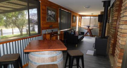Plumstead Guesthouse – entire house in Lovedale wine country