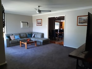 Smart TV, fireplace, books, stereo