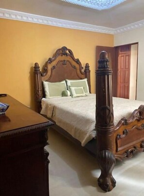 3 Schlafzimmer, Bügeleisen/Bügelbrett, WLAN, Bettwäsche