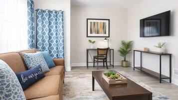 Een televisie en een kantoor