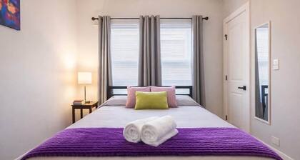 Historic Hideaway*King Bed*Remodeled* fast Wi-Fi
