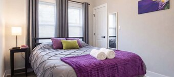 Historic Hideaway*King Bed*Remodeled* fast Wi-Fi