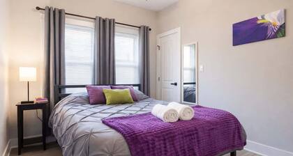 Historic Hideaway*King Bed*Remodeled* fast Wi-Fi