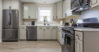 *The Belltower Haven*Large*Family Friendly*Wi-Fi