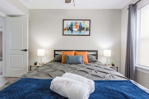 3 Schlafzimmer, Schreibtisch, Bügeleisen/Bügelbrett, Reisekinderbett