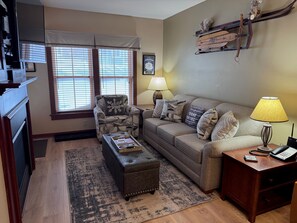 Smart-TV, Kamin, DVD-Player, Bücher