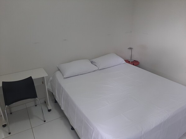 2 makuuhuonetta, silitysrauta/-lauta, Wi-Fi, vuodevaatteet