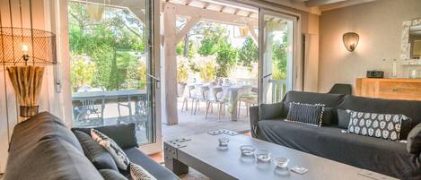 Televisie en een tafeltennistafel