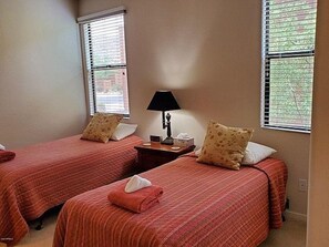3 bedrooms, desk, WiFi