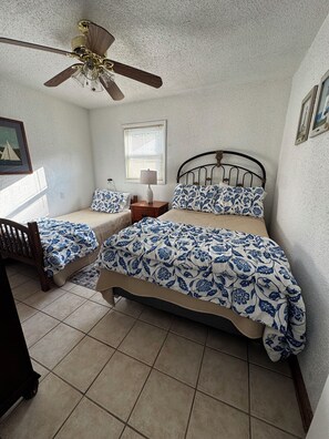 3 chambres, fer et planche à repasser, Wi-Fi gratuit, draps fournis