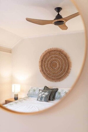 2 bedrooms, desk, iron/ironing board, free WiFi - *Tallows Oasis -2-bed, 1min to beach, dogs welcome (Suffolk Park)