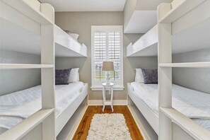 4 bedrooms, iron/ironing board, WiFi, bed sheets - Oceanfront modern 4BR home with stunning views (Galveston)