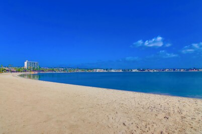 San Diego Beach Home/ Mission Beach,Steps to Ocean&Bay, 2 Car Garage, AC/Heating