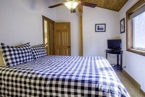 2 makuuhuonetta, silitysrauta/-lauta, Wi-Fi, vuodevaatteet