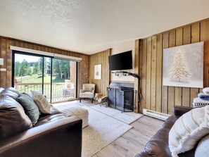 Smart TV, fireplace