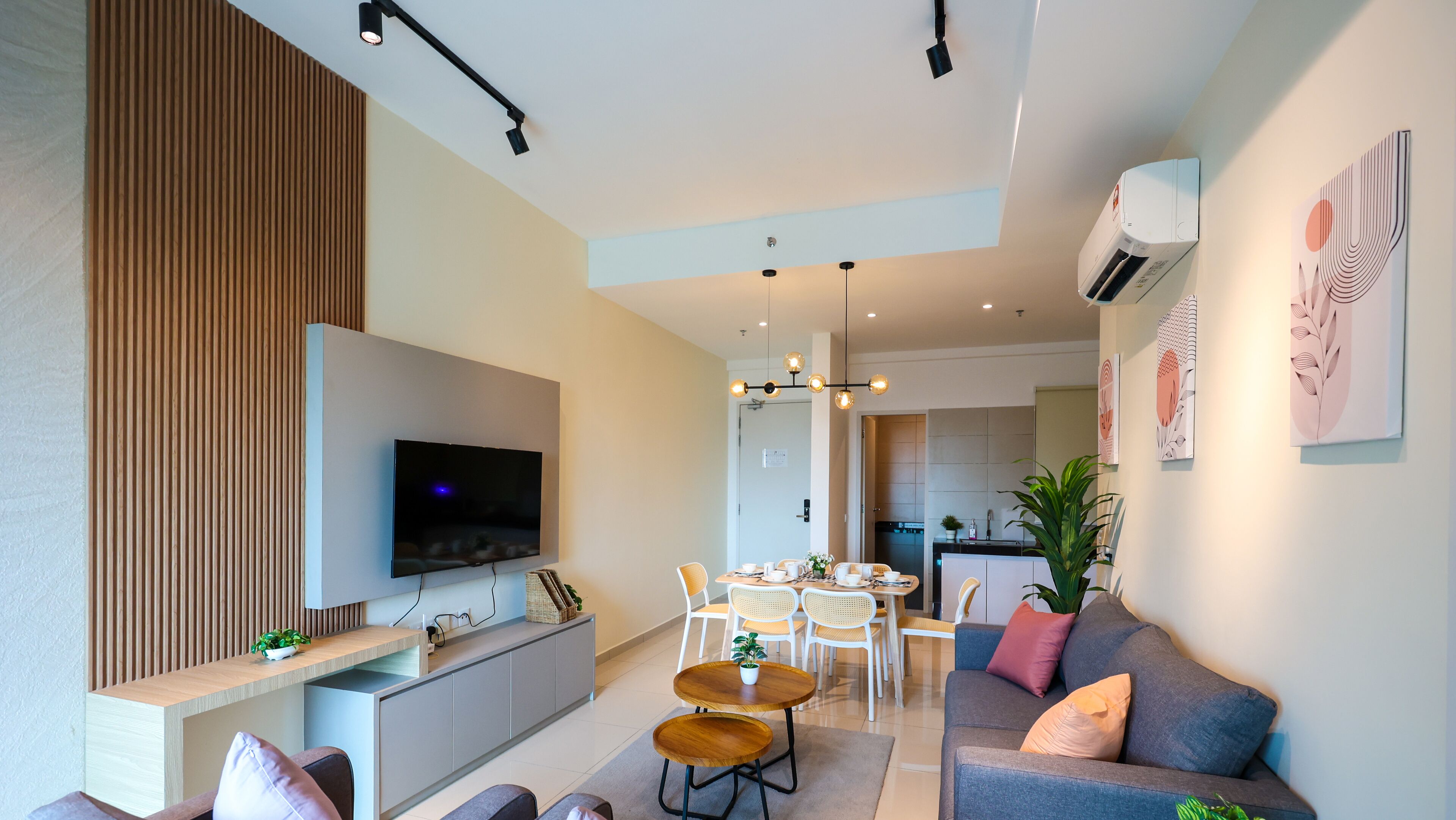 Appartamento familiare | Area soggiorno | TV a schermo piatto 60 pollici con canali via cavo