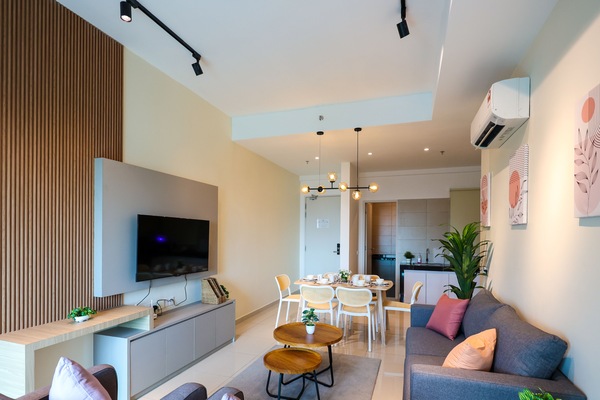 Apartamento familiar | Zona de estar | Televisión de pantalla plana de 60 pulgadas con canales por cable