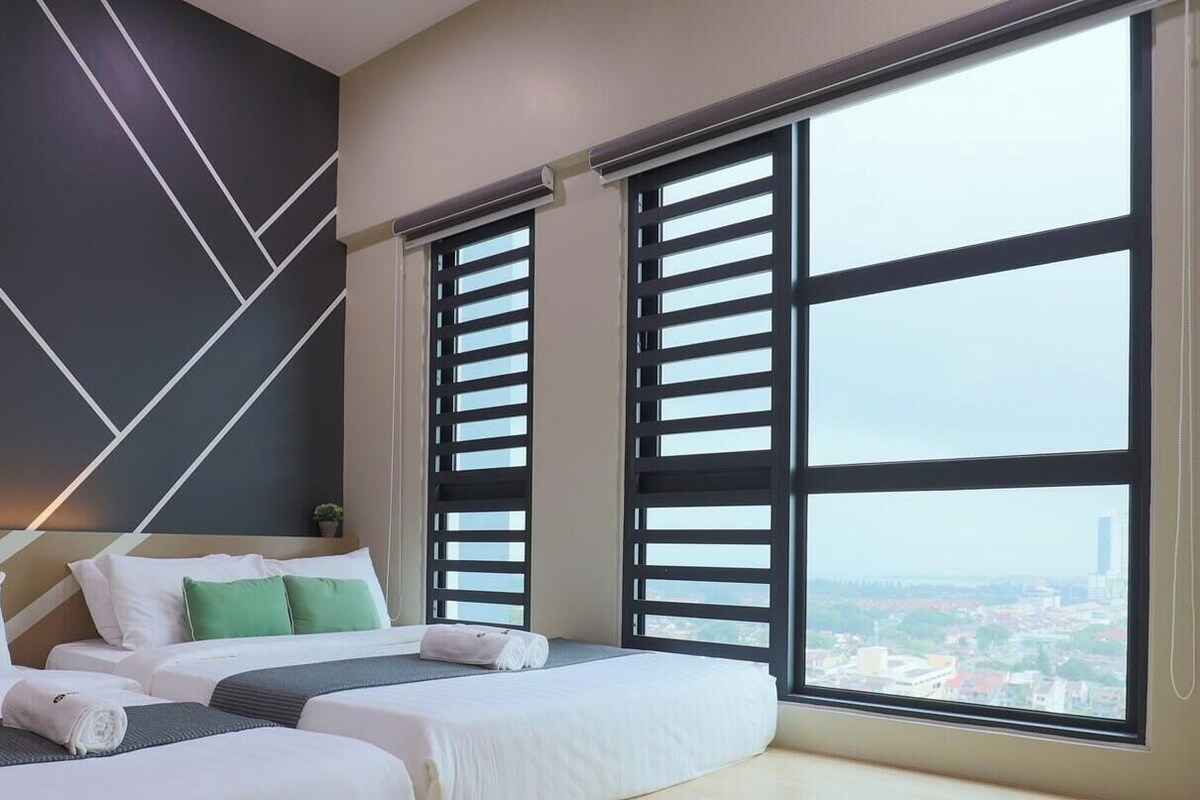 Deluxe Apartment, 2 Bedrooms | Premium bedding, laptop workspace, blackout curtains, soundproofing