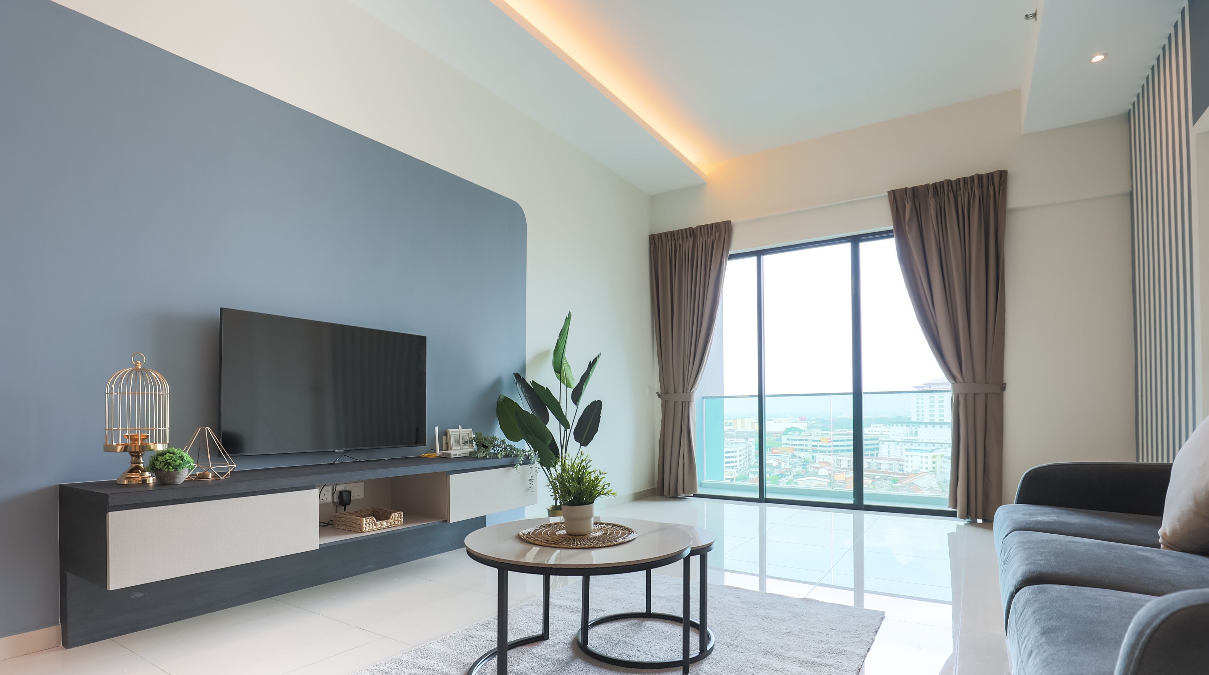 Departamento empresarial | Área de sala de estar | Smart TV de 60 pulgadas con canales digitales, televisión y Netflix 