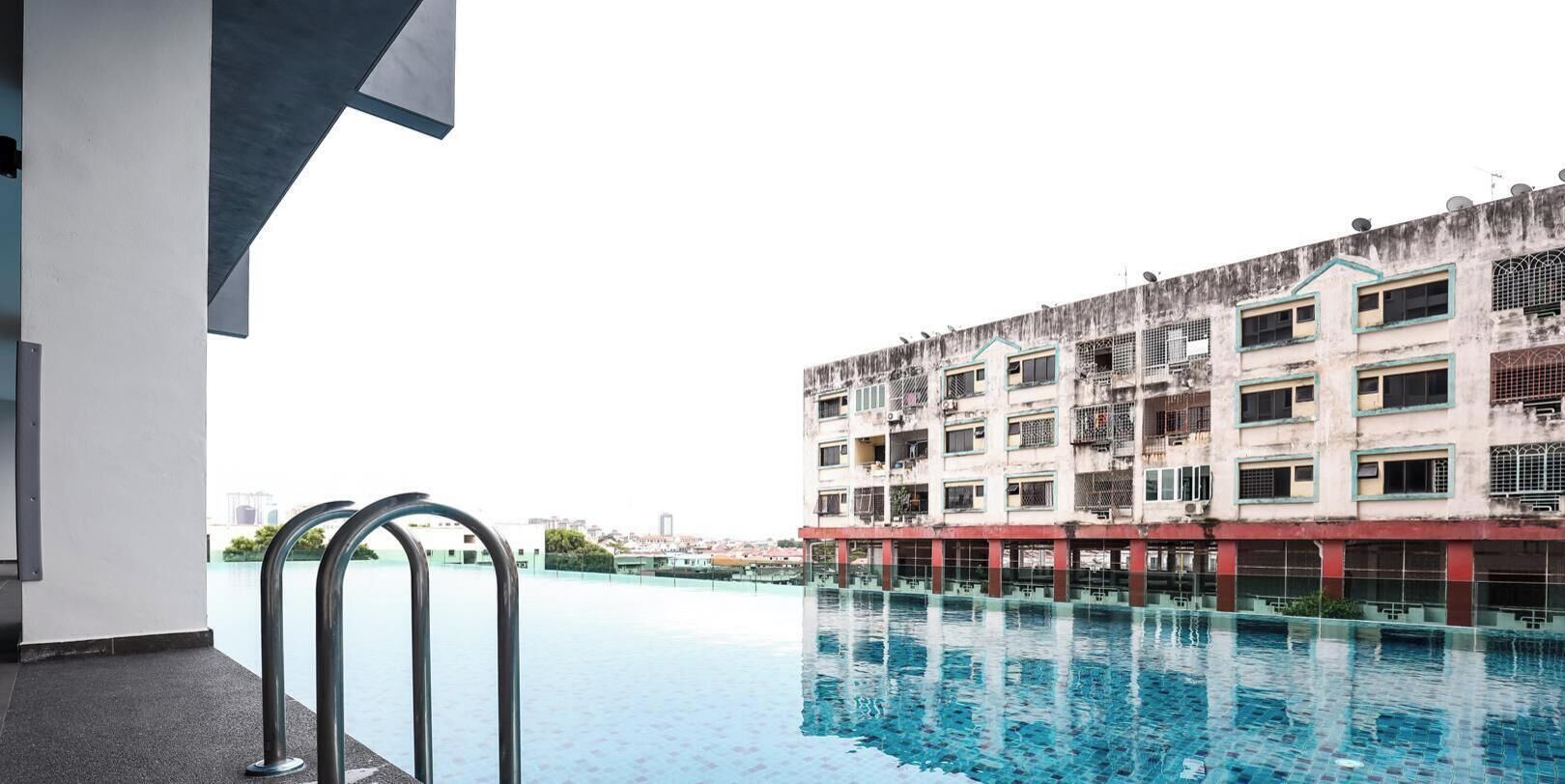 2 outdoor pools