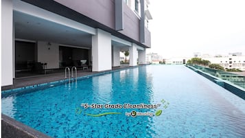 2 outdoor pools